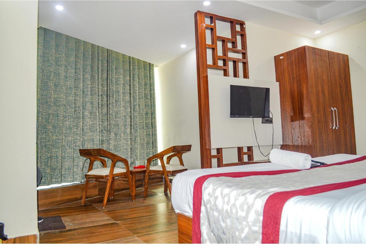 Fabhotel The Golf Inn Нойда Екстер'єр фото