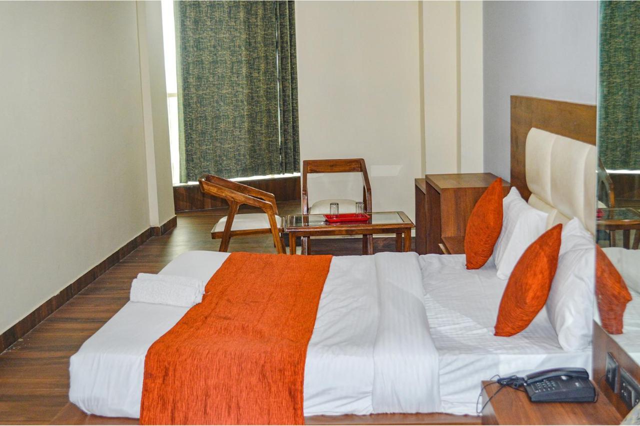 Fabhotel The Golf Inn Нойда Екстер'єр фото